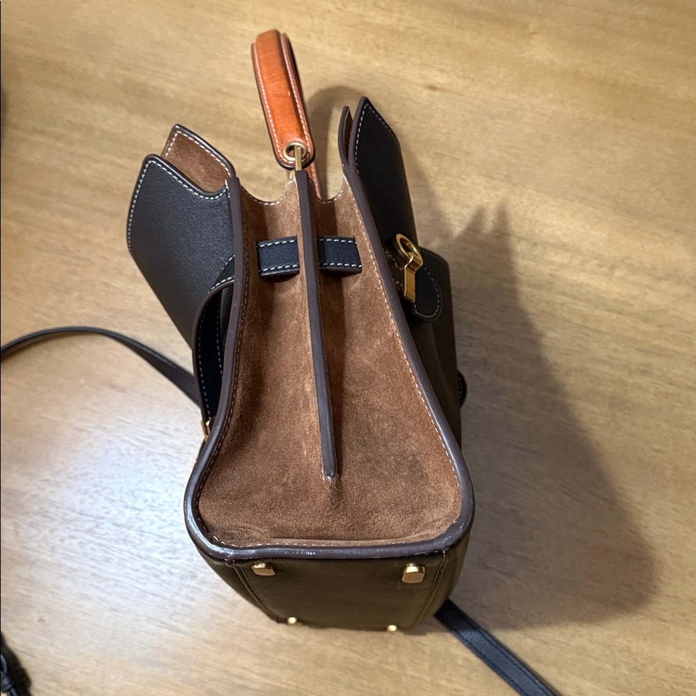 Tory Burch Black Leather Shoulder Bag with Gold Accents - Picture 12 of 14